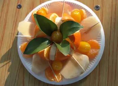 清爽夏日，水果拼盤的魅力